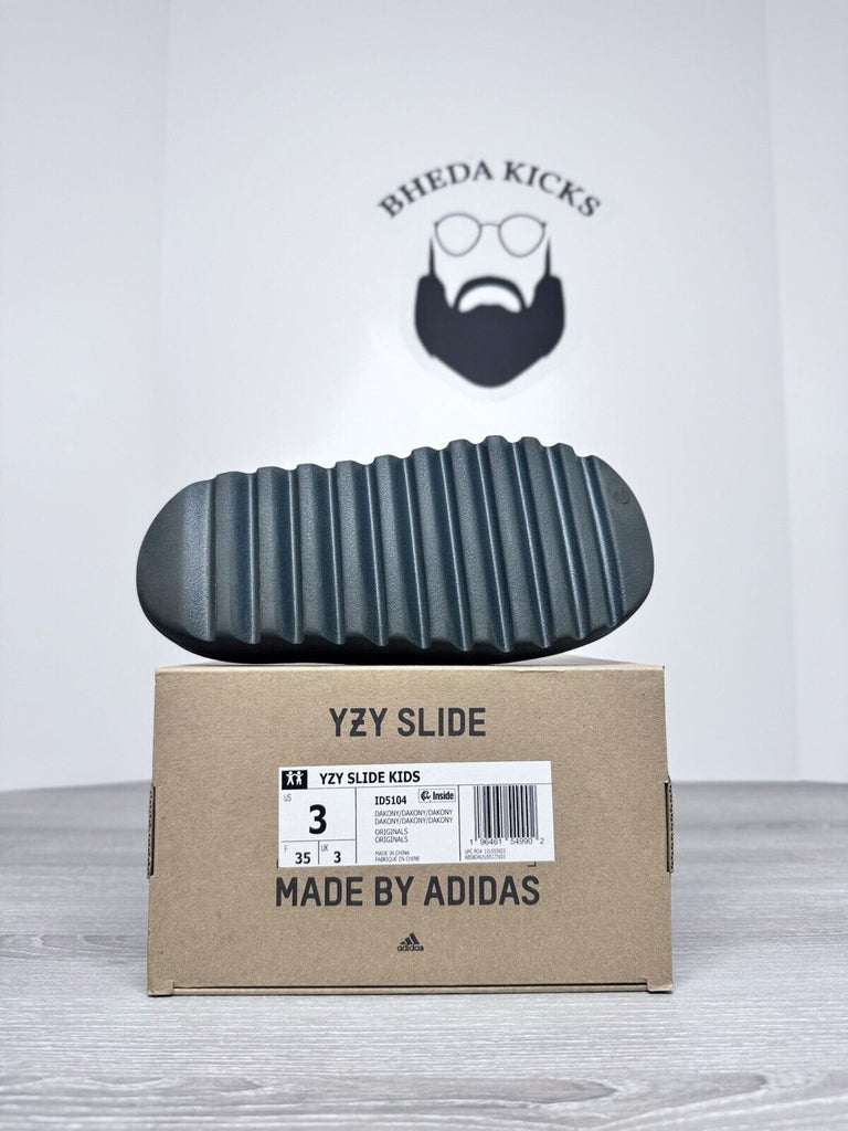 Size 3Y - Yeezy Slides Dark Onyx Kids ID5104 Brand New DS