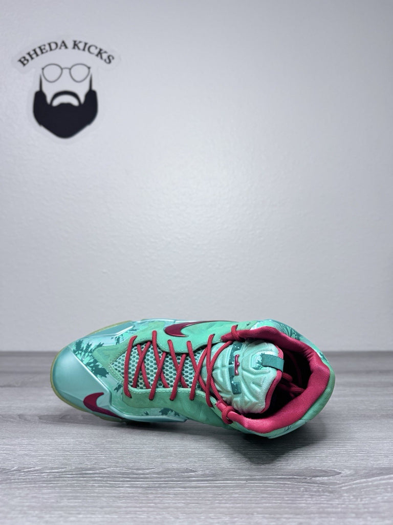 Size 7y - Nike LeBron 11 Green Glow Christmas Basketball Shoes 621712-301