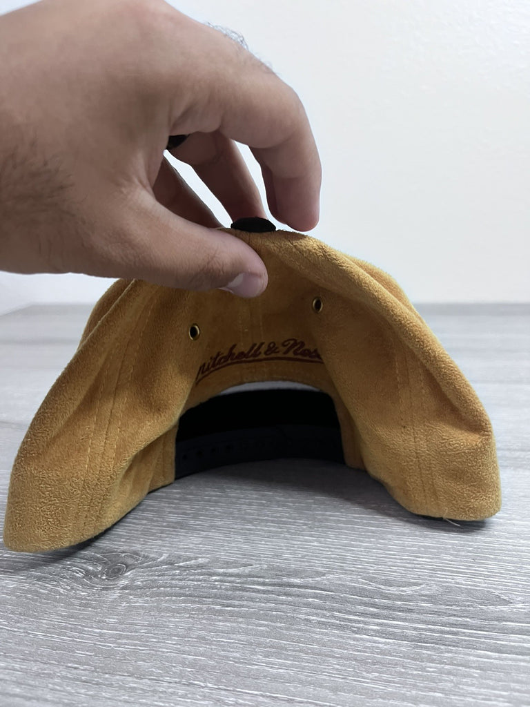 Chicago Bulls Hat Tan Mitchell & Ness NBA Champs Deadstock Adjustable Snap