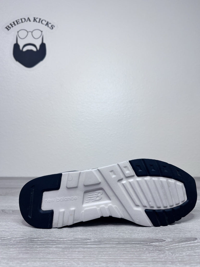 Size 10.5 - New Balance 997H Lace Up  Mens Grey Sneakers CM997HCA Preowned