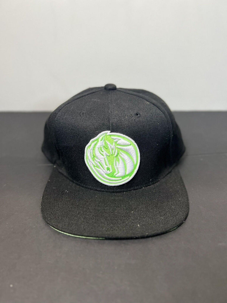 Mitchell and Ness Dallas Mavericks Retro Snapback Hat Black Green White Clean