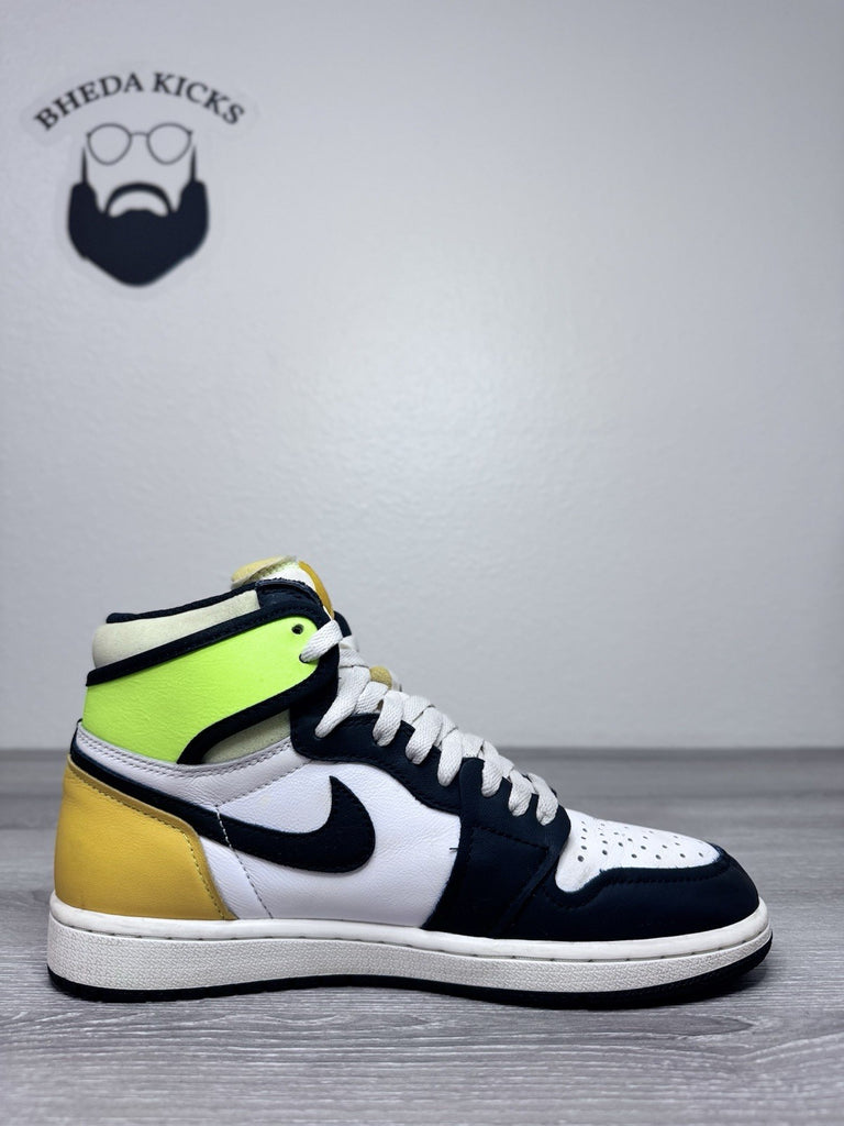 Size 7.5 - Air Jordan Air Jordan 1 Retro High OG Volt Gold 555088-118 Preowned
