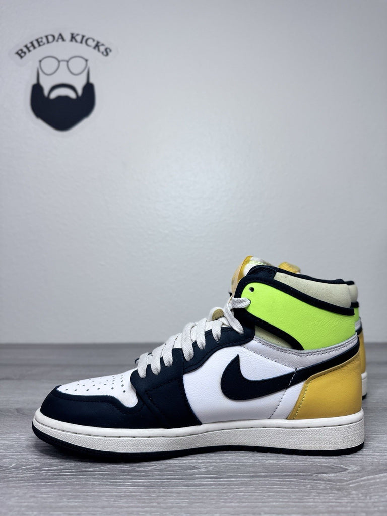 Size 7.5 - Air Jordan Air Jordan 1 Retro High OG Volt Gold 555088-118 Preowned