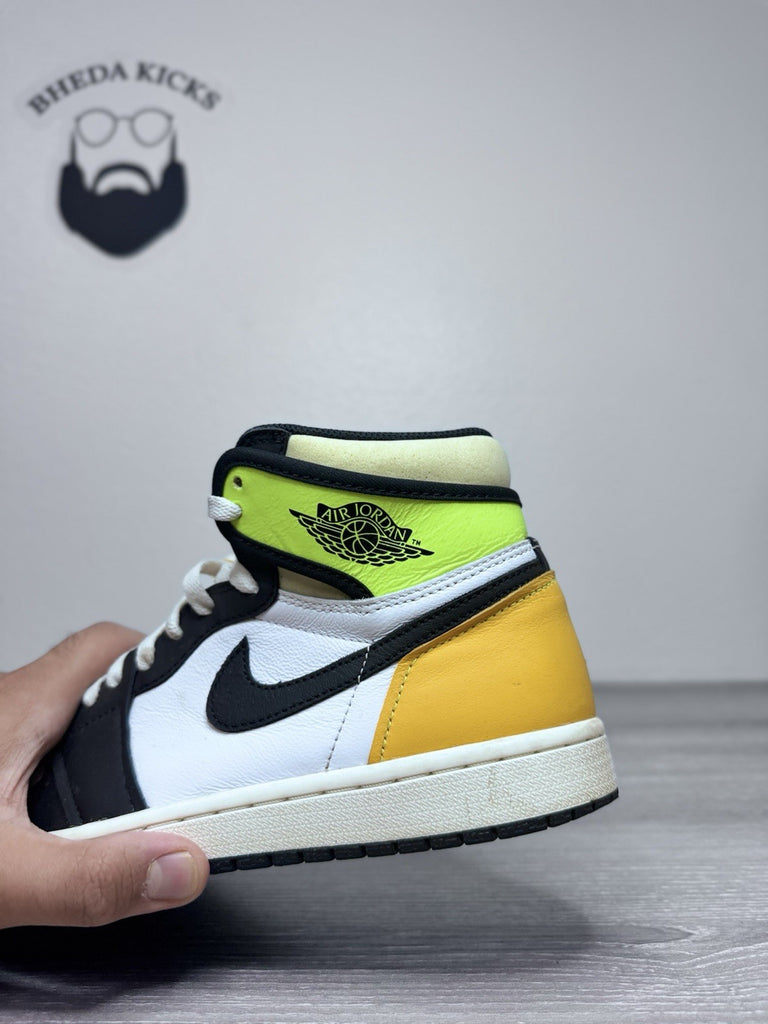 Size 7.5 - Air Jordan Air Jordan 1 Retro High OG Volt Gold 555088-118 Preowned