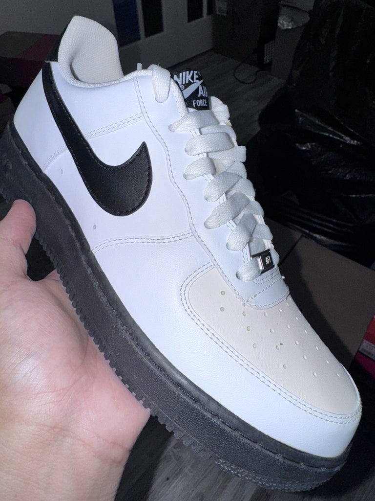 Size 9.5 - Nike Air Force 1 White Black Midsole 488298-140 Authentic NEW DS