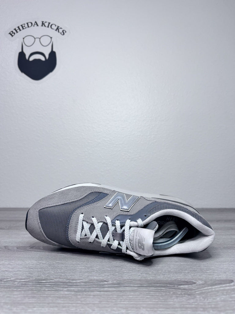 Size 10.5 - New Balance 997H Lace Up  Mens Grey Sneakers CM997HCA Preowned