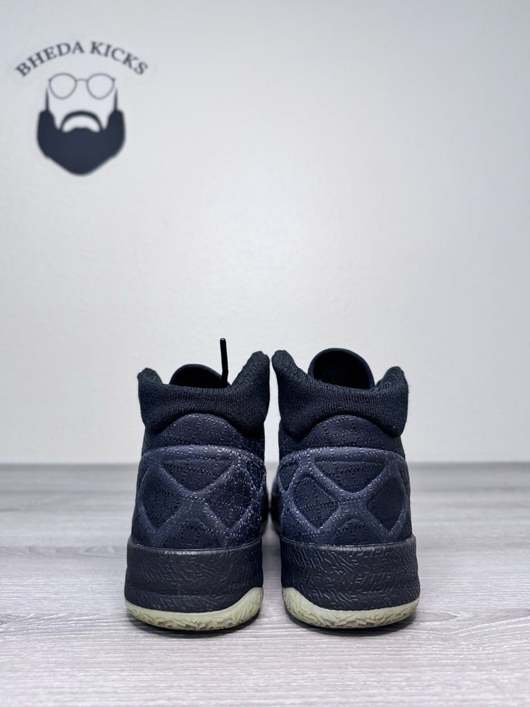Size 10.5 - Nike Air Jordan XXX 30 Black Cat 811006-010 Preowned Authentic